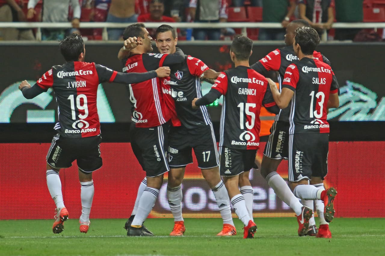 ¿Cuál paternidad? Atlas derrotó 2-1 a Chivas en partido que refleja lo que fue este torneo para el todavía campeón.