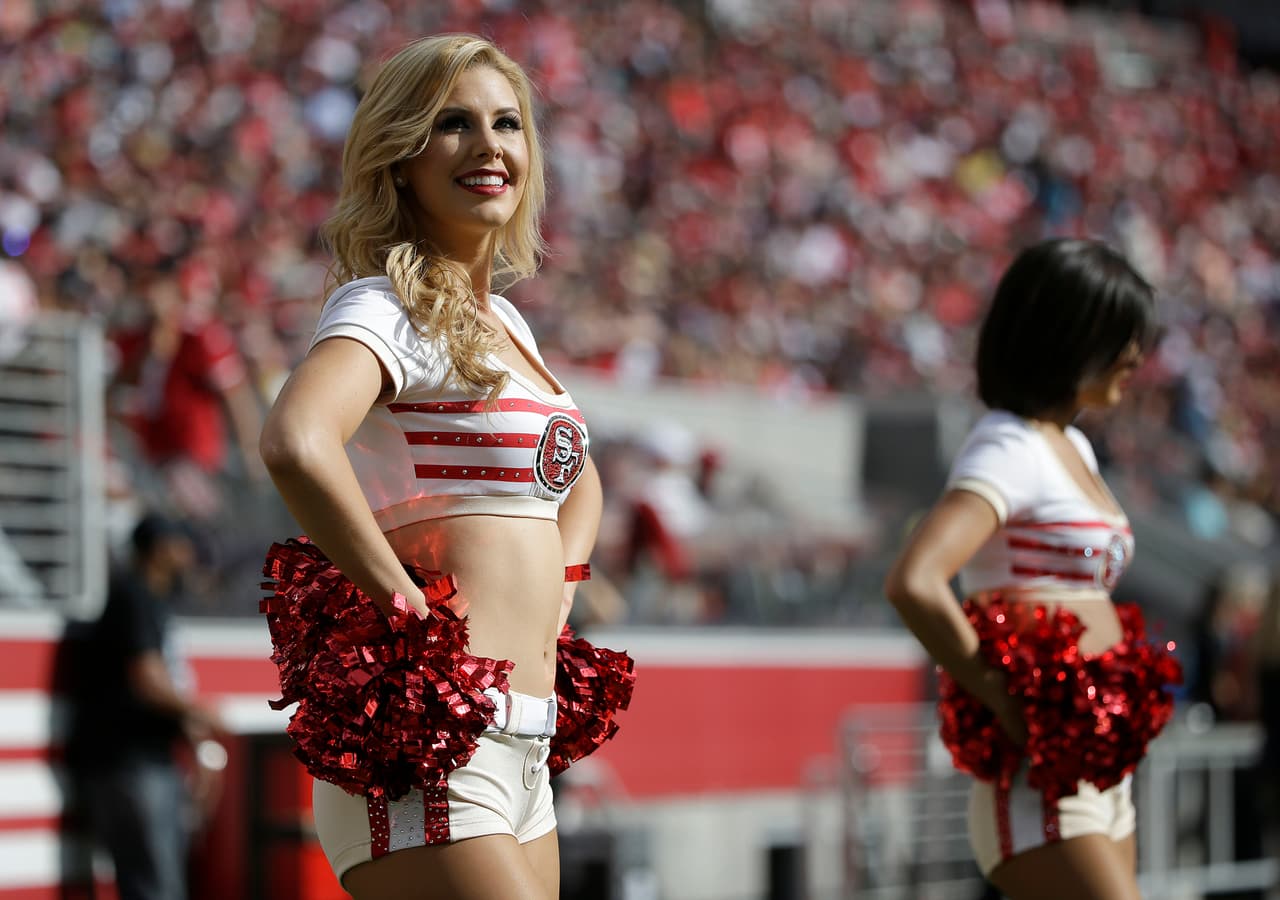 Adiós a la Semana 6, acción, pasión, entrega y... ¡bellezas! Checa lo más sexy de las cheerleaders.