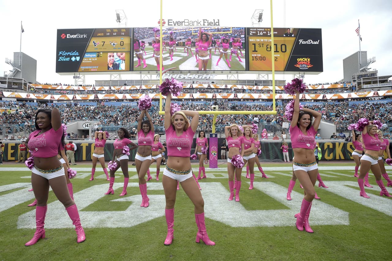 Adiós a la Semana 6, acción, pasión, entrega y... ¡bellezas! Checa lo más sexy de las cheerleaders.