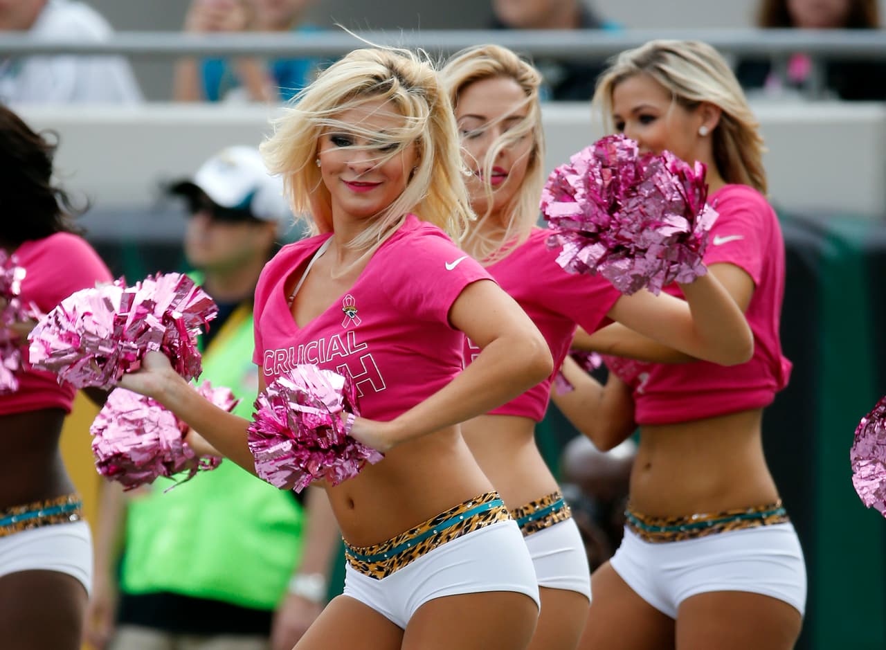 Adiós a la Semana 6, acción, pasión, entrega y... ¡bellezas! Checa lo más sexy de las cheerleaders.