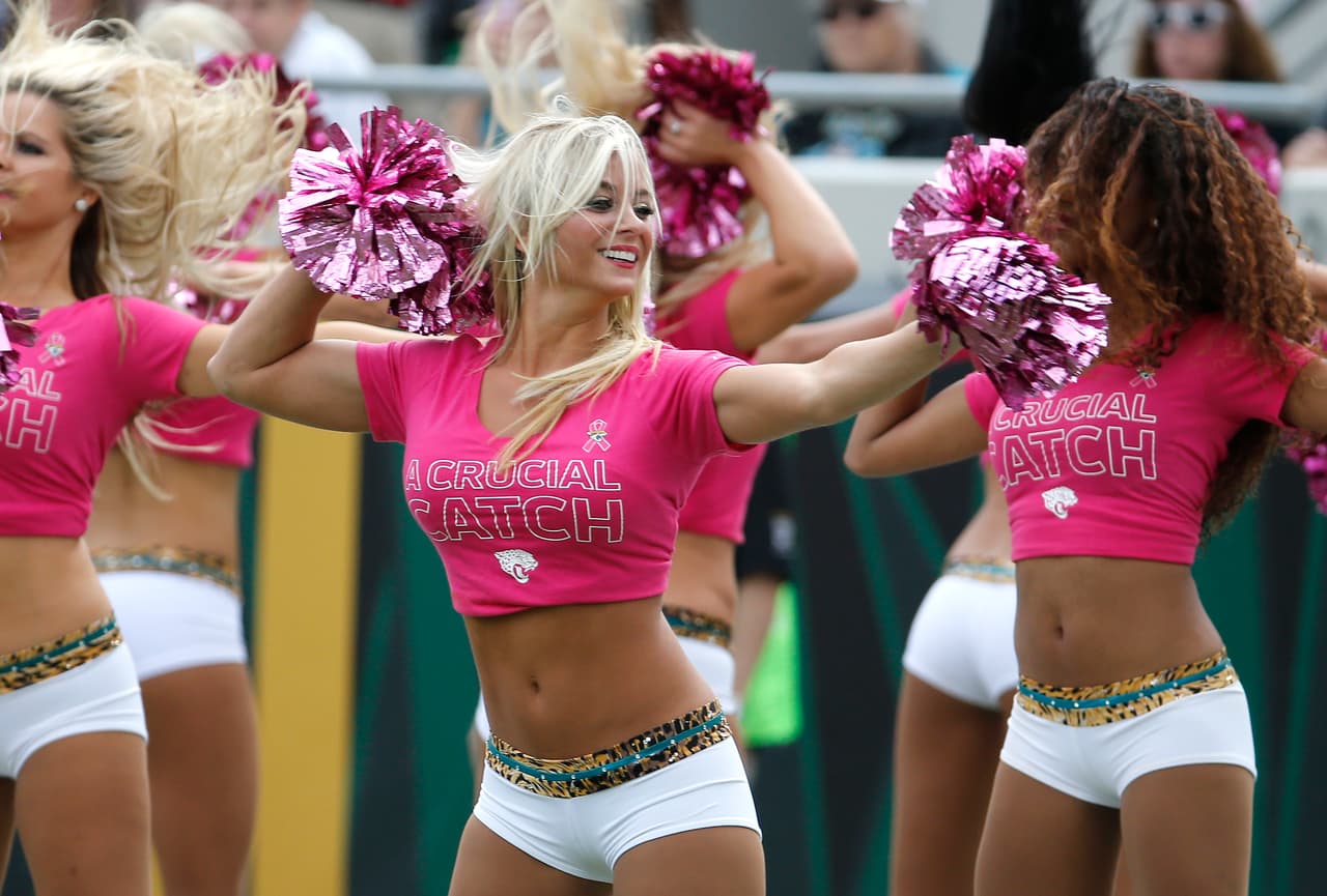 Adiós a la Semana 6, acción, pasión, entrega y... ¡bellezas! Checa lo más sexy de las cheerleaders.