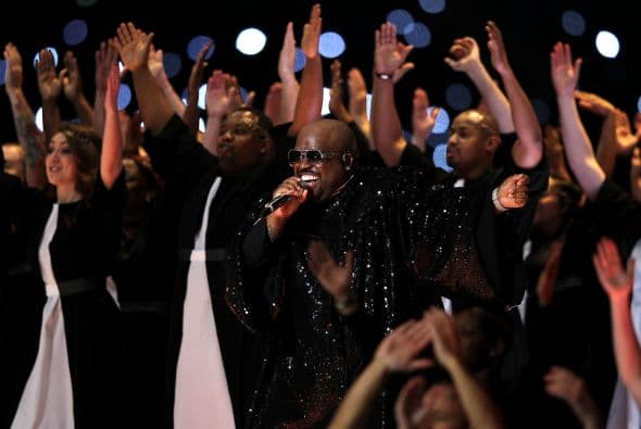 Madonna se apoyó de un espectacular coro.