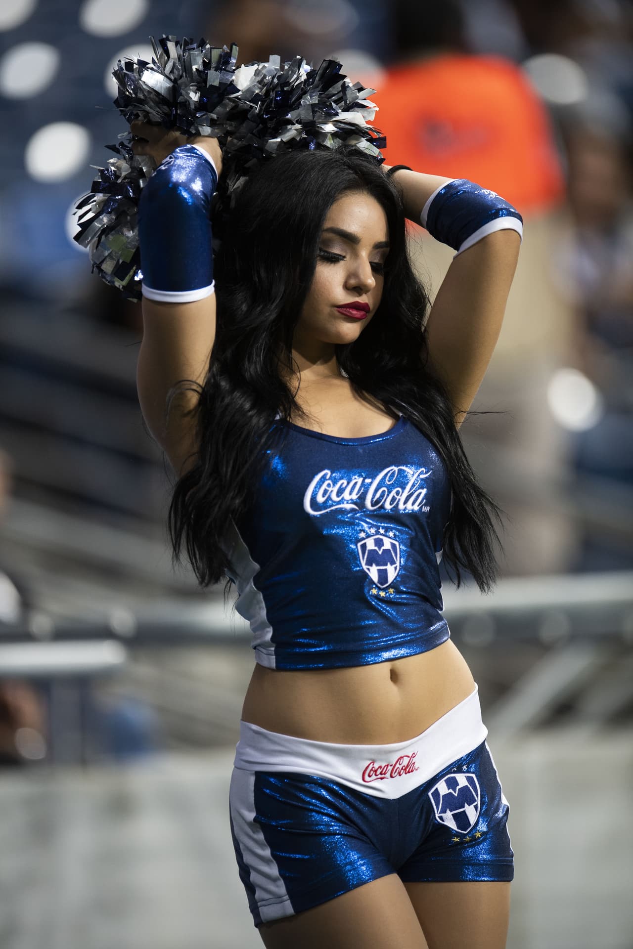 La energía de las porristas, la alegría de los fanáticos y las curiosidades fueron parte del colorido en el arranque de América, Chivas de Guadalajara, Cruz Azul y Monterrey en la Copa MX.