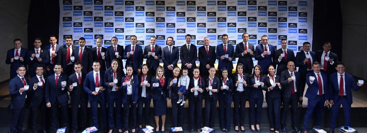 Entrega de gafetes FIFA a árbitros en la FMF.