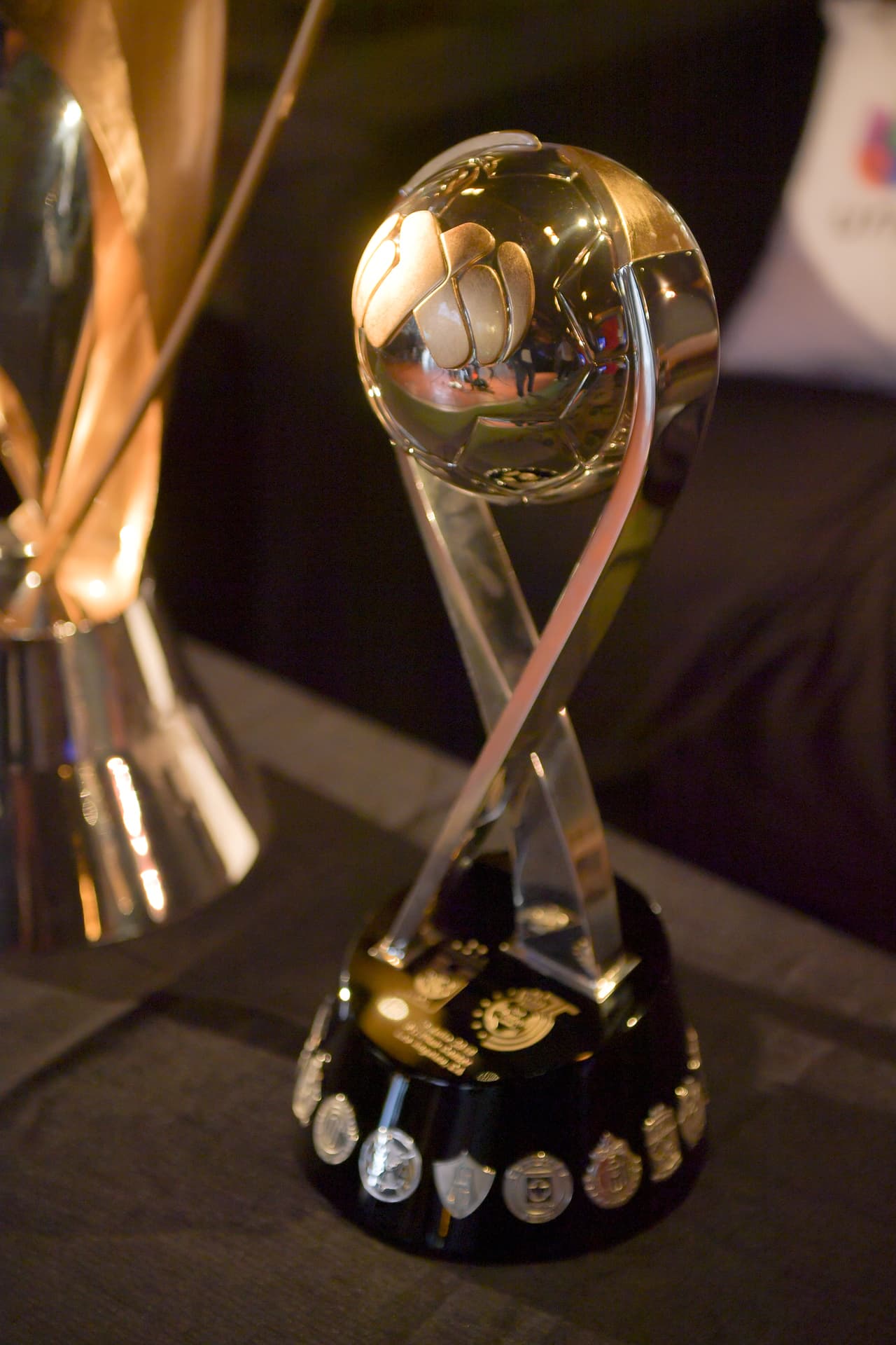Los trofeos de Campeón de Campeones y SuperCopa MX