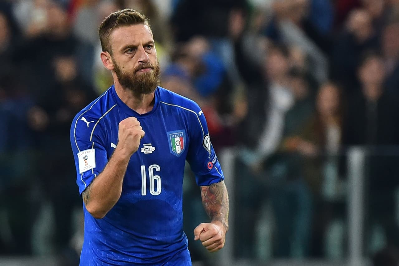 Italy's midfielder Daniele De Rossi celebrates after scoring a penalty during the WC 2018 football qualification match between Italy and Spain on October 6, 2016 at the Juventus stadium in Turin / AFP / GIUSEPPE CACACE (Photo credit should read GIUSEPPE CACACE/AFP/Getty Images)