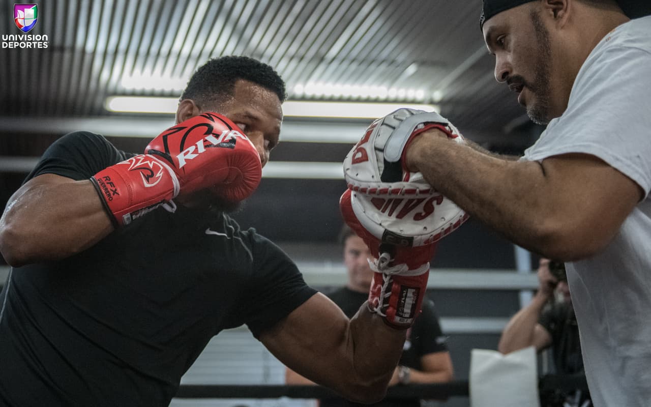 Sullivan Barrera (21-1, 14 KOs) se encuentra en perfecta condición física para enfrentar el reto de convertirse en campeón del mundo semipesado el próximo tres de marzo en el Madison Square Garden.