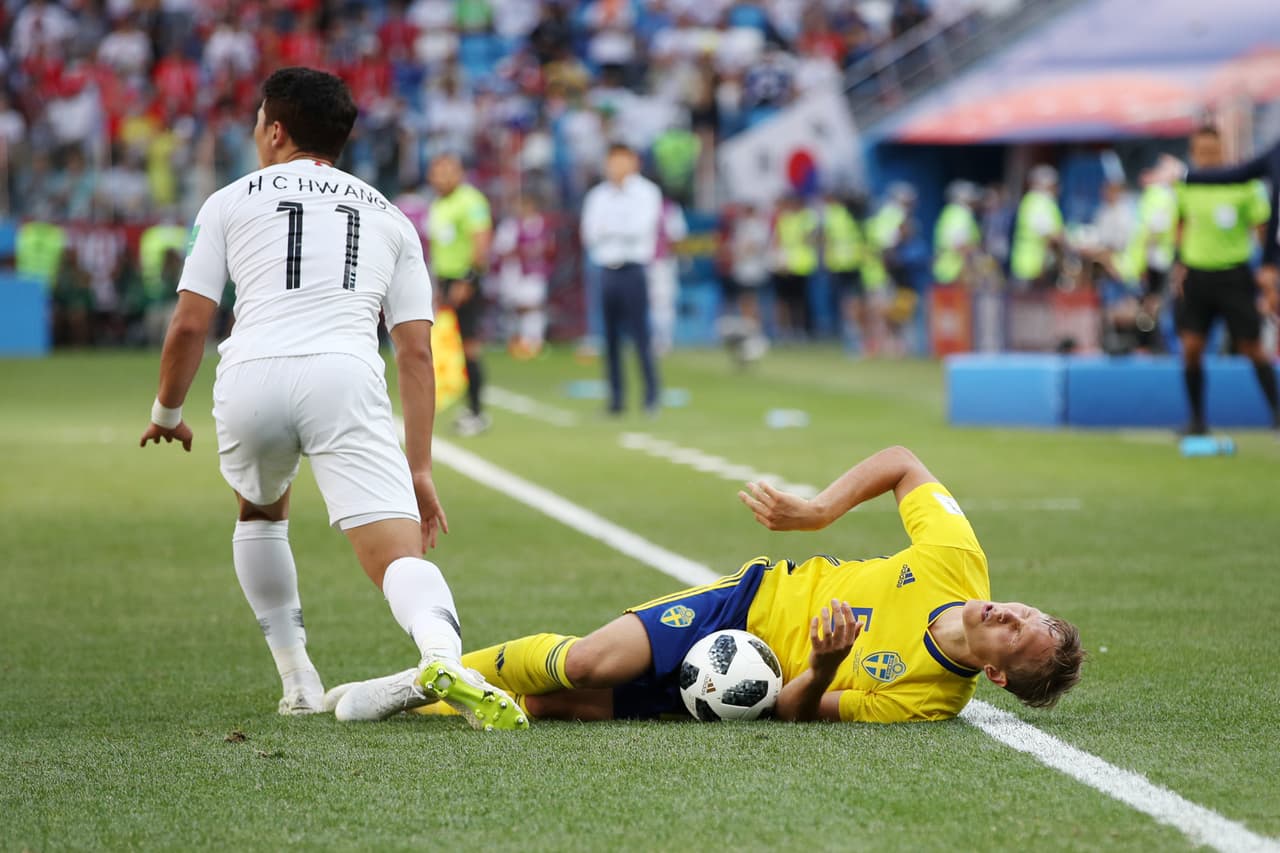 El juego fuerte de ambos equipos fue evidente, lo que provocó dos amarillas para Corea del Sur y una para Suecia.