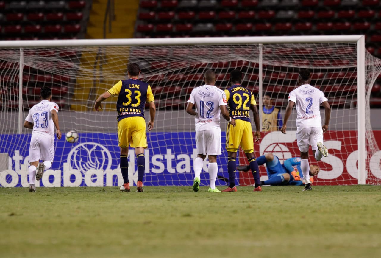 Entonces apareció el penalti a favor de Olimpia, que Bryan Moya anotó al minuto 28 del segundo tiempo para poner el 1-1 en la serie.