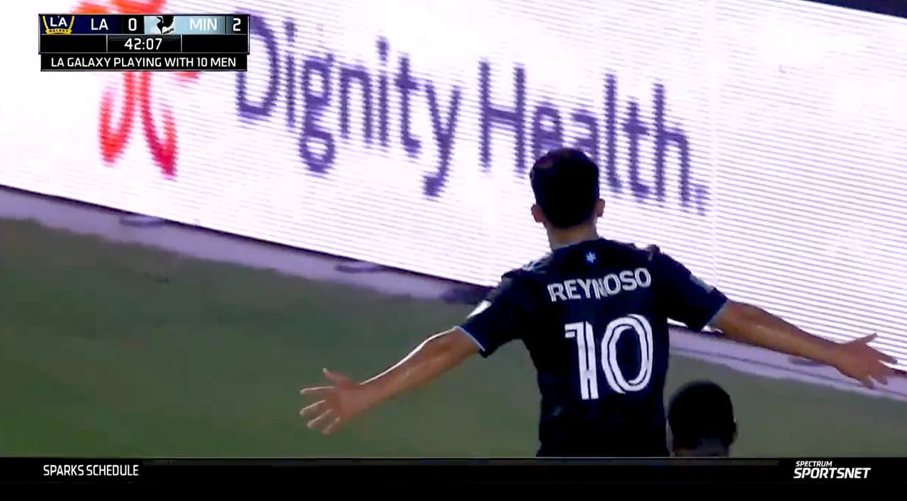 ¡Doblete y goleada! Hlongwane limpia el área y Bebelo firma el 0-3