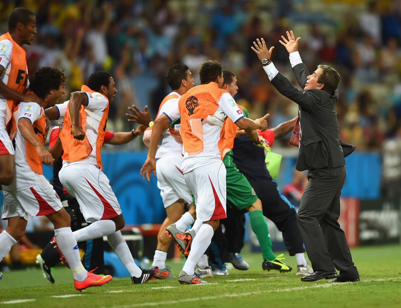 En octavos de final derrotó en penaltis a Grecia y con eso obtuvo un histórico pase a cuartos de final, con lo que ha sido el mejor técnico colombiano en un Mundial.