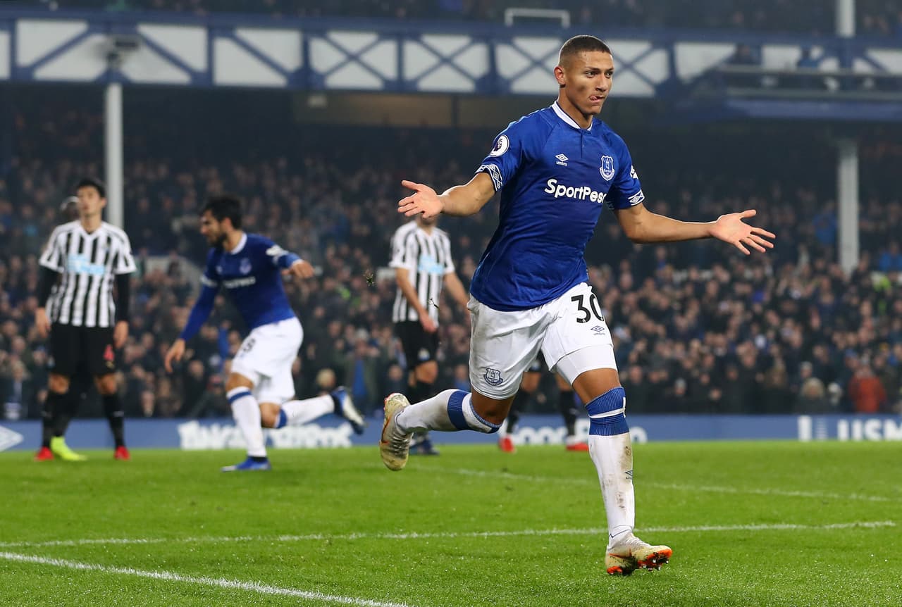 La prensa catalana afirma que el brasileño Richarlison es el atacante que interesa a Barcelona como recambio en el ataque por el uruguayo Luis Suárez.