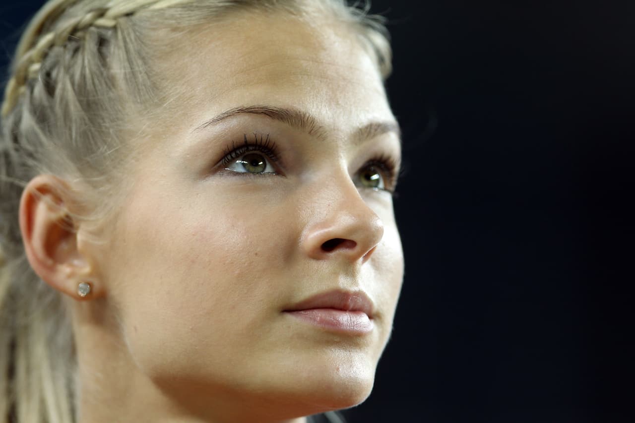 La rusa Daria Klishina es una atleta de salto de longitud que ha representado en su país en Mundiales y Juegos Olímpicos, con un gran rendimiento deportivo. Sin embargo, su hermoso rostro y cuerpo atlético la han convertido en un referente pretendido por las revistas de entretenimiento. Una belleza espectacular.