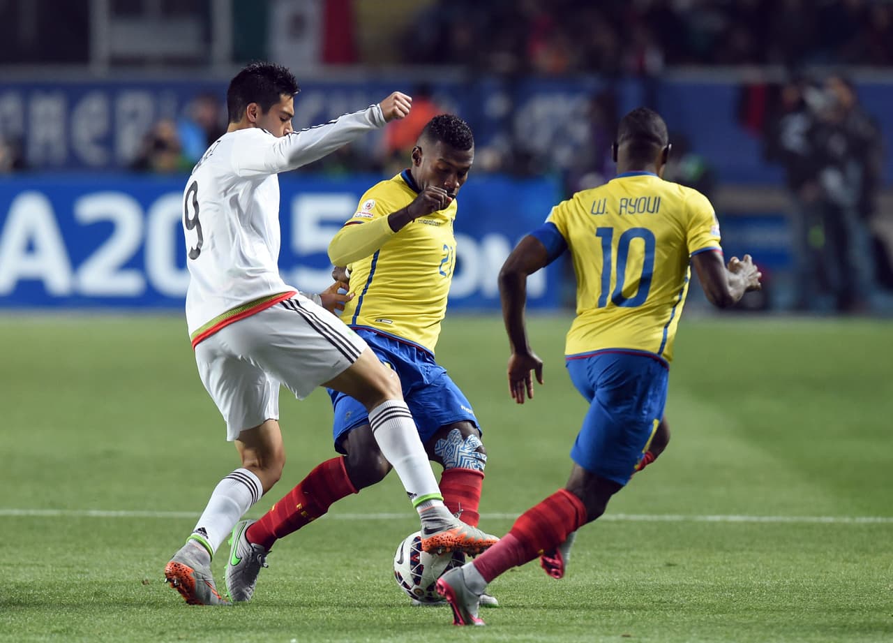 Raúl Jiménez cobró de pena máxima e hizo más decorosa la derrota del cuadro mexicano.