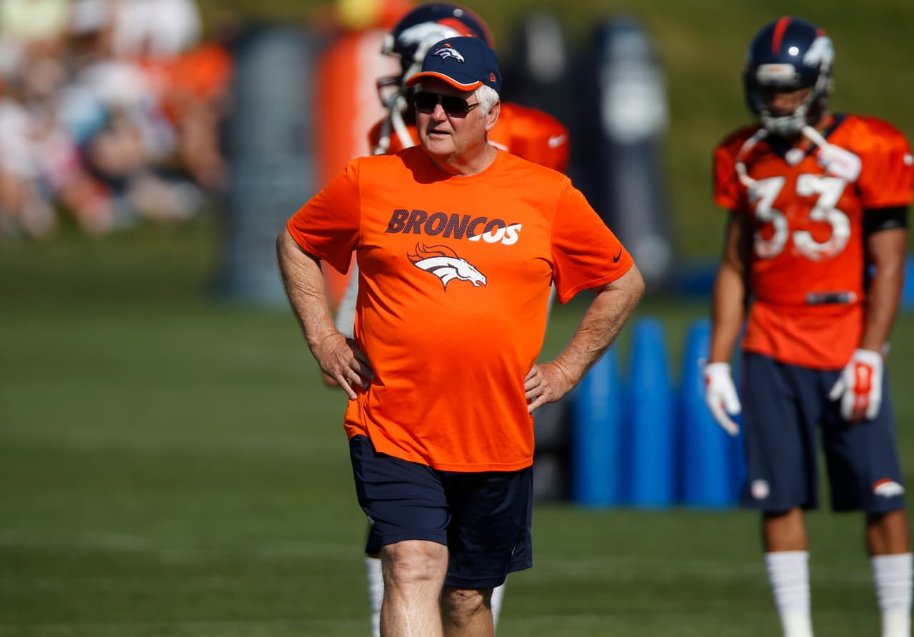 • ¿Cuánto pesa Wade Phillips? El Coordinador defensivo de los Broncos tiene mucho peso en la responsabilidad de esta escuadra.
