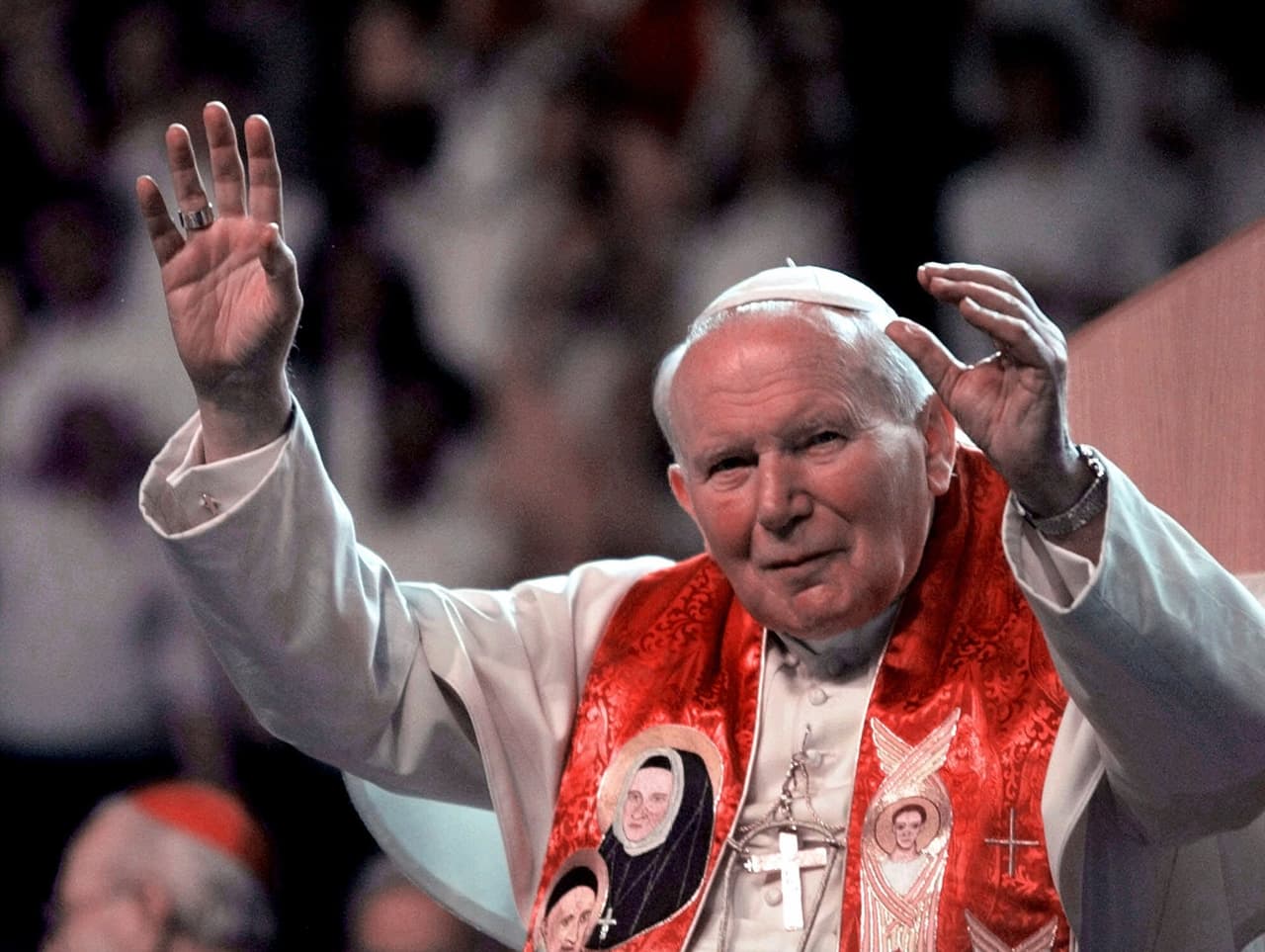 • En los últimos 50 años de Super Bowl el mundo católico ha estado regido por 5 papas: Paulo VI fue papa del Super Bowl I al XII; Juan Pablo I fue papa algunos días, no coincidió con un Super Bowl; Juan Pablo II fue papa del Super Bowl XIII al XXXIX; Benedicto XVI fue papa en el periodo del Super Bowl XLI al XLVII y Francisco está por vivir su segundo Super Bowl.