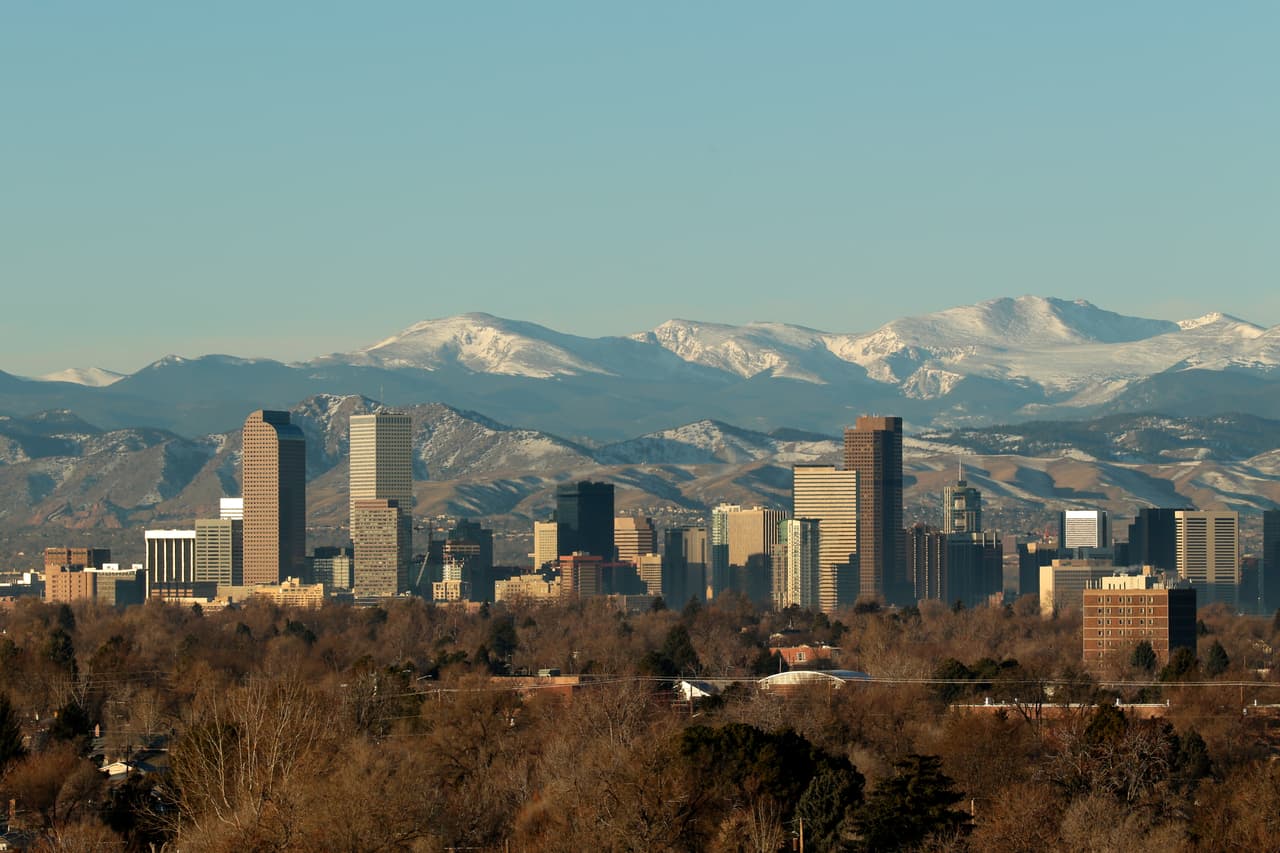 • Carolina y Colorado son los estados sede de Panthers y Broncos. Es apenas la segunda vez en la historia que los dos estados inician con la misma letra. La primera vez fue Missouri contra Minnesota.