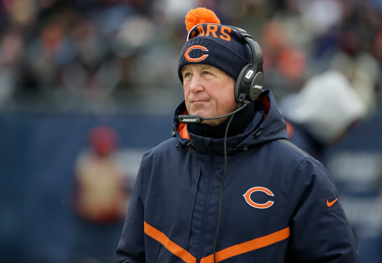 • El coach John Fox debe estar un poco incómodo en Chicago viendo a sus 2 ex equipos en el Super Bowl. El actual entrenador de los Bears dirigió a Panthers en el Super Bowl XXXVIII y Denver en el XLVIII, ambos los perdió.