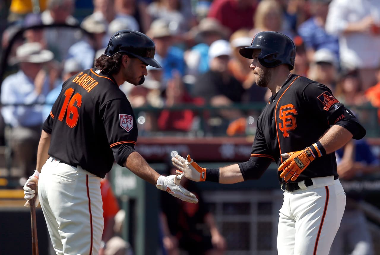 Otro de los detalles que se va trabajando desde estos partidos es la química, la buena relación con el equipo para afrontar una temporada de 162 juegos. El tercera base de los San Francisco Giants Evan Longoria festeja con Aramis García luego de pegar un jonrón.