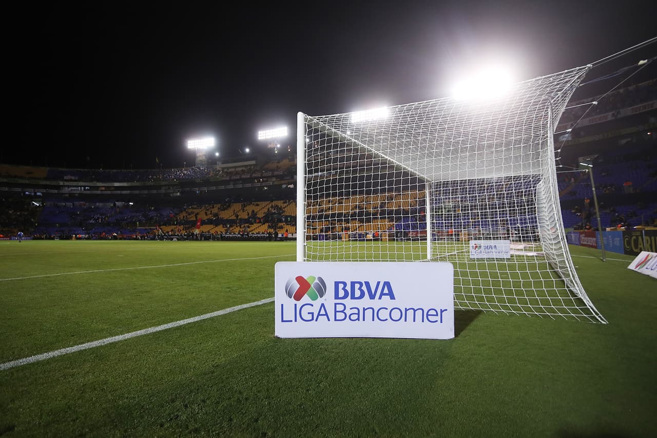 Espléndidas condiciones climáticas, un terreno de juego impecable y un partido que prometía mucho entre Tigres y Cruz Azul. Así lucía el estadio Universitario antes de rodar el balón.