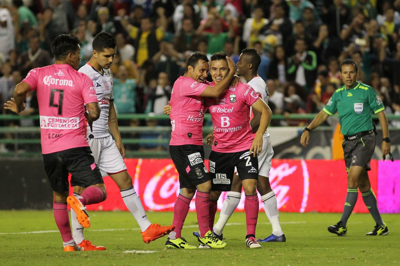 León ha logrado recuperar el tono futbolístico de la mano de Javier Luis Torrente, el director técnico argentino ha regresado a los Esmeraldas a los puestos de Liguilla. Está en el filo exactamente, pero con juegos como el que dio su equipo ante Morelia seguramente lo veremos en la Fiesta Grande.