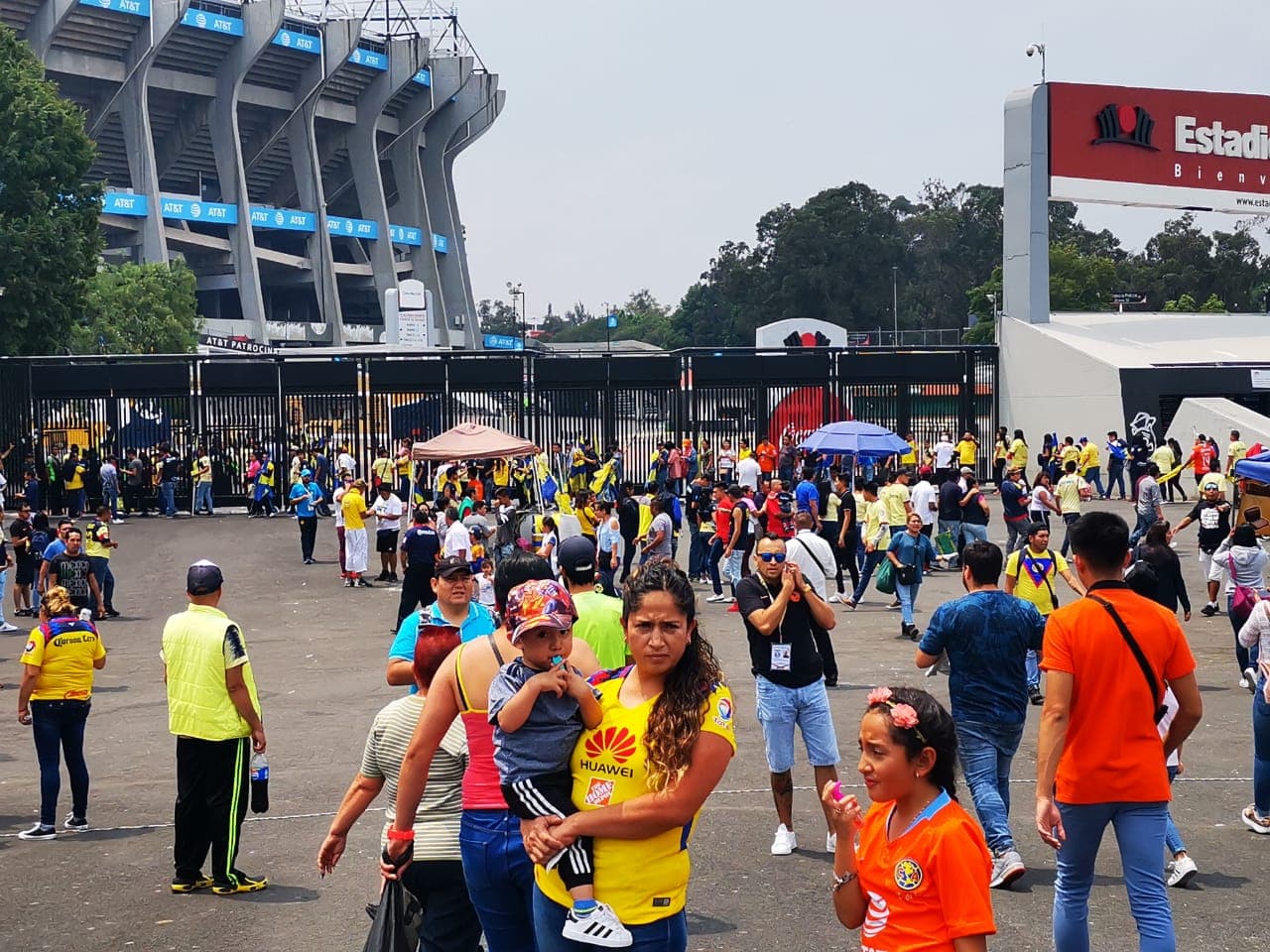 En el Estadio Azteca se vive la antesala de la Semifinal de la Liga MX Femenil Clausura 2019 entre América y Tigres.