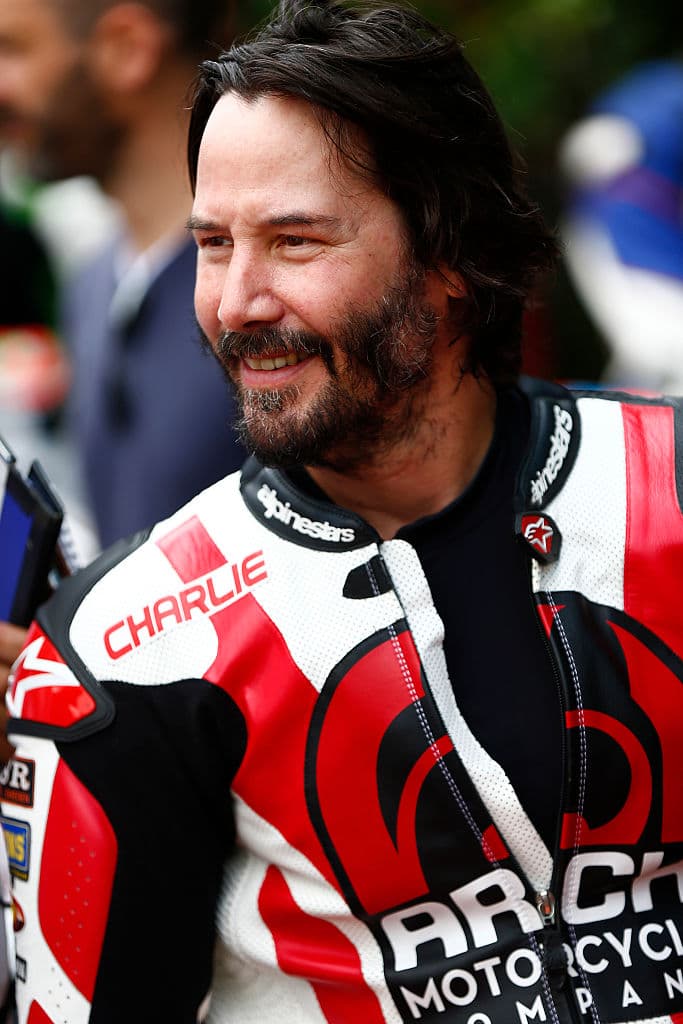 De manera inmediata, la cinta ganó miles y miles de seguidores, por lo que este nuevo universo de asesinos logró expandirse a lo largo de tres entregas.
<br>