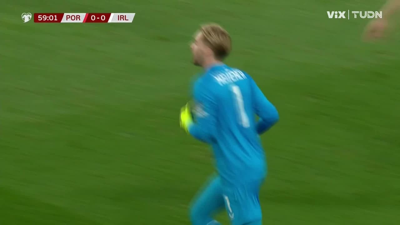 ¡Kelleher está siendo el héroe de Irlanda con doble atajada de locura!