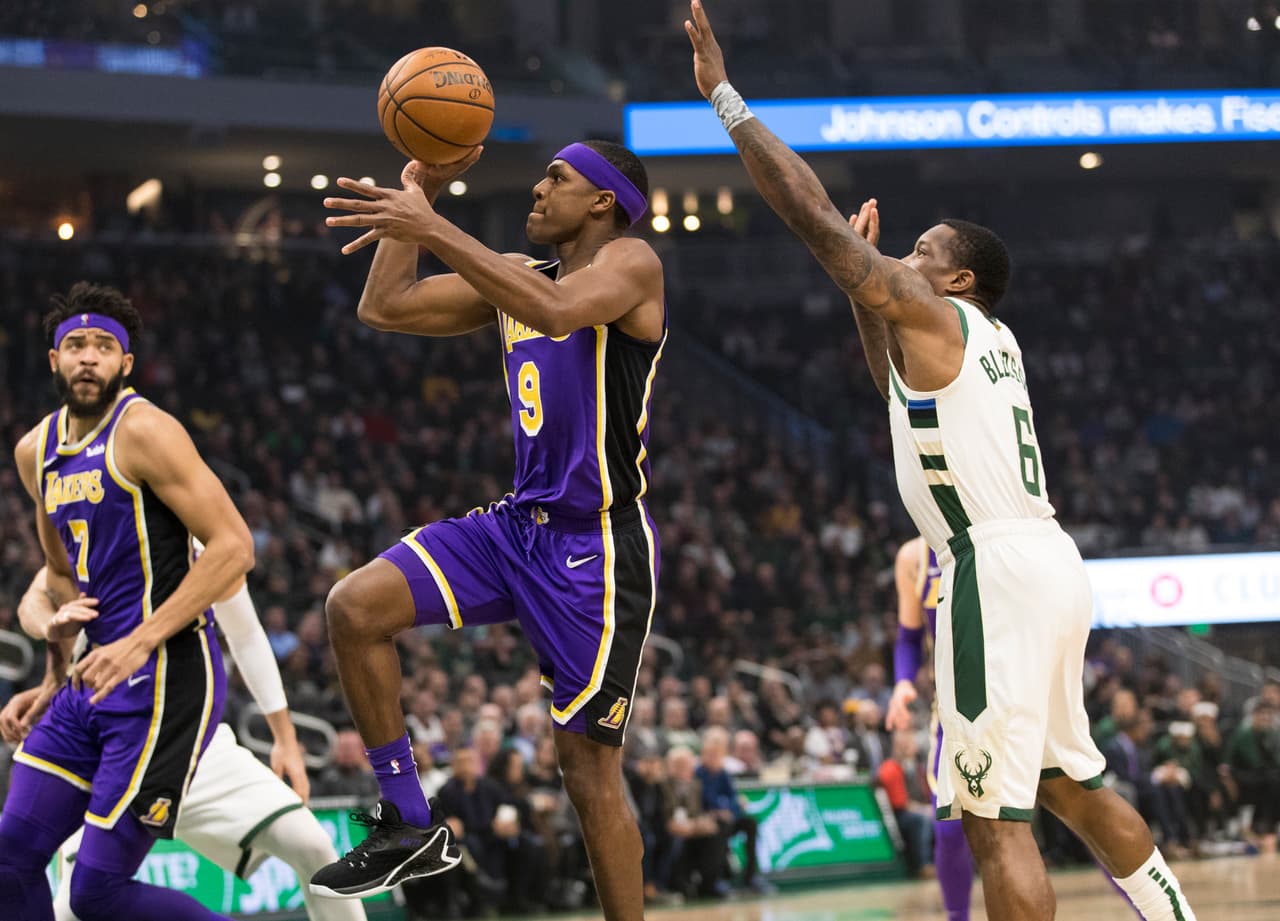 LA Lakers 101-115 Milwaukee. Unos Lakers (31-40) sin LeBron James (descanso) sumaron su cuarto tropiezo en fila al caer con el mejor del Este y en su casa, los Bucks (53-18), quienes también descansaron a Giannis Antetokounmpo.