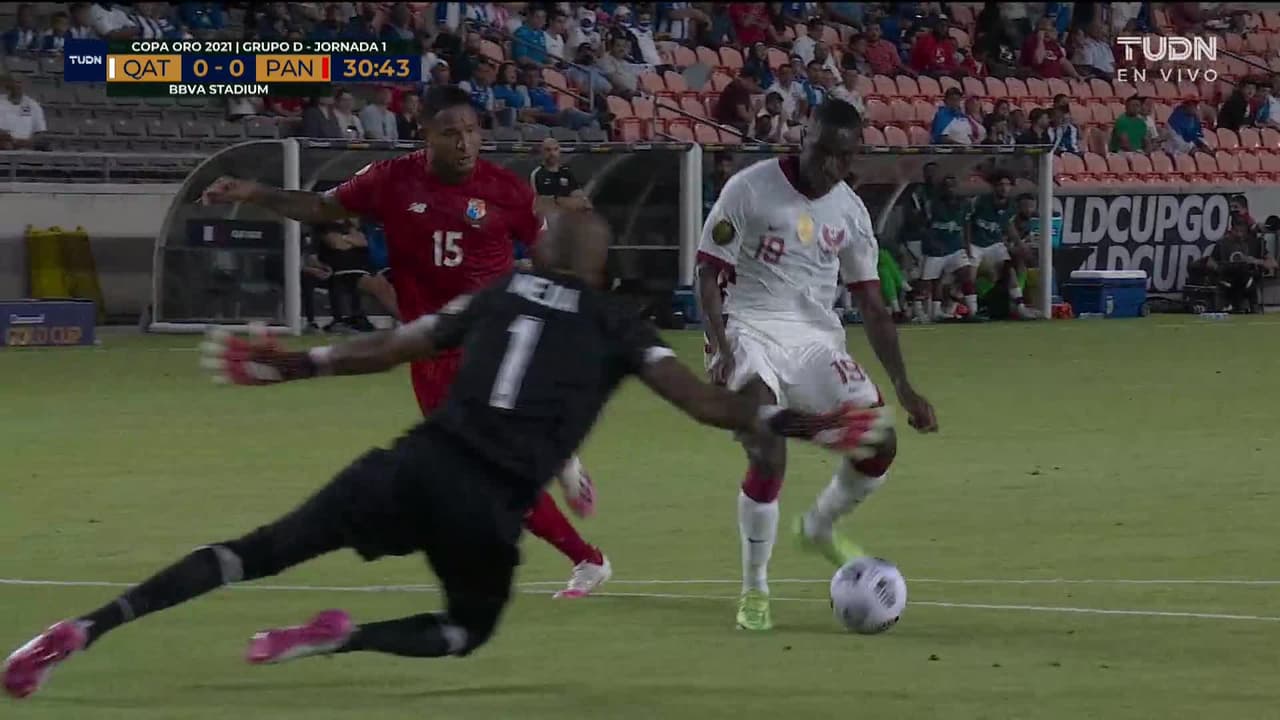 ¡TIRO ATAJADO! disparo por Ali Abdulla.