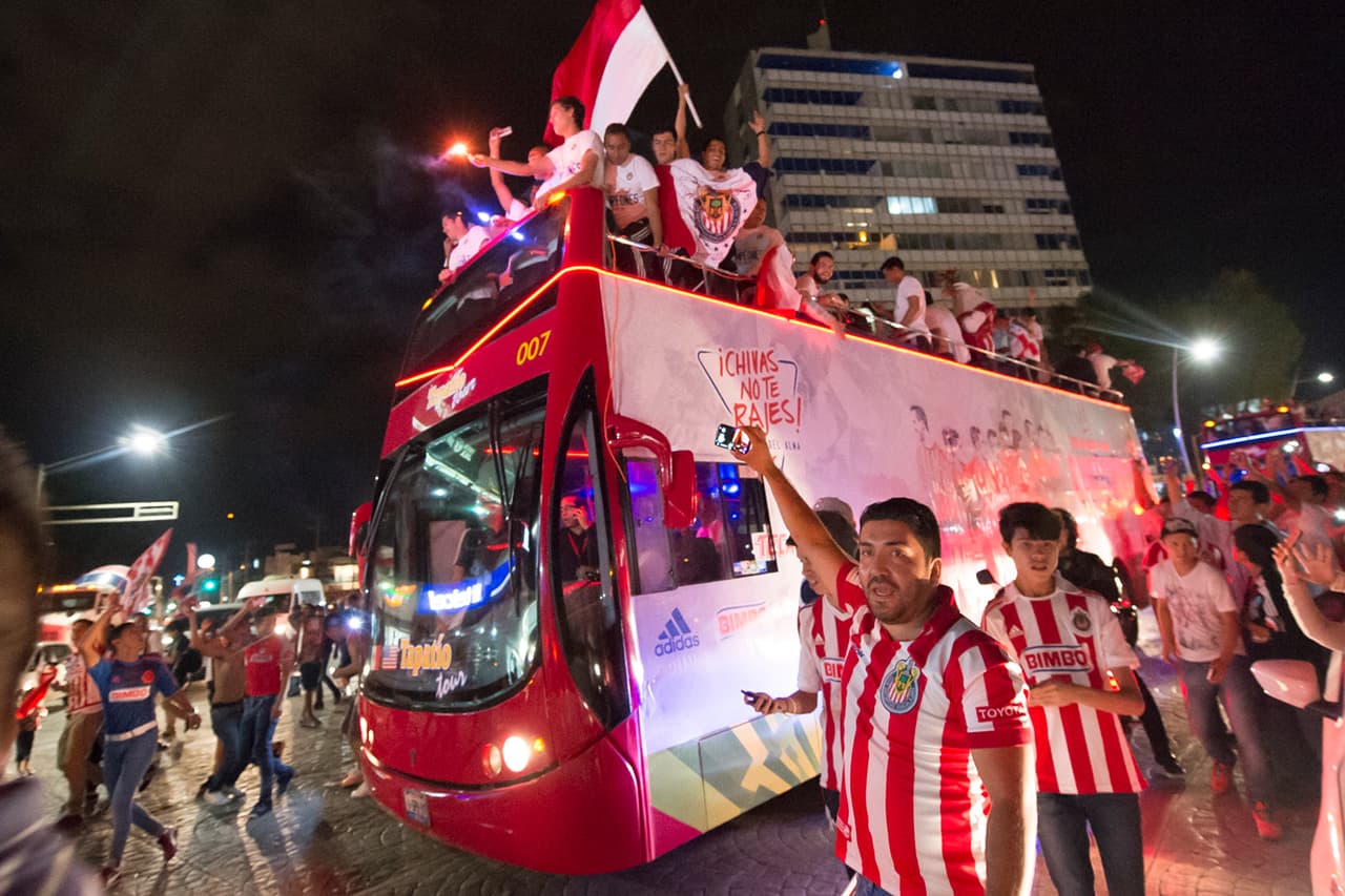 Chivas festejó con su afición la obtención de la Copa MX