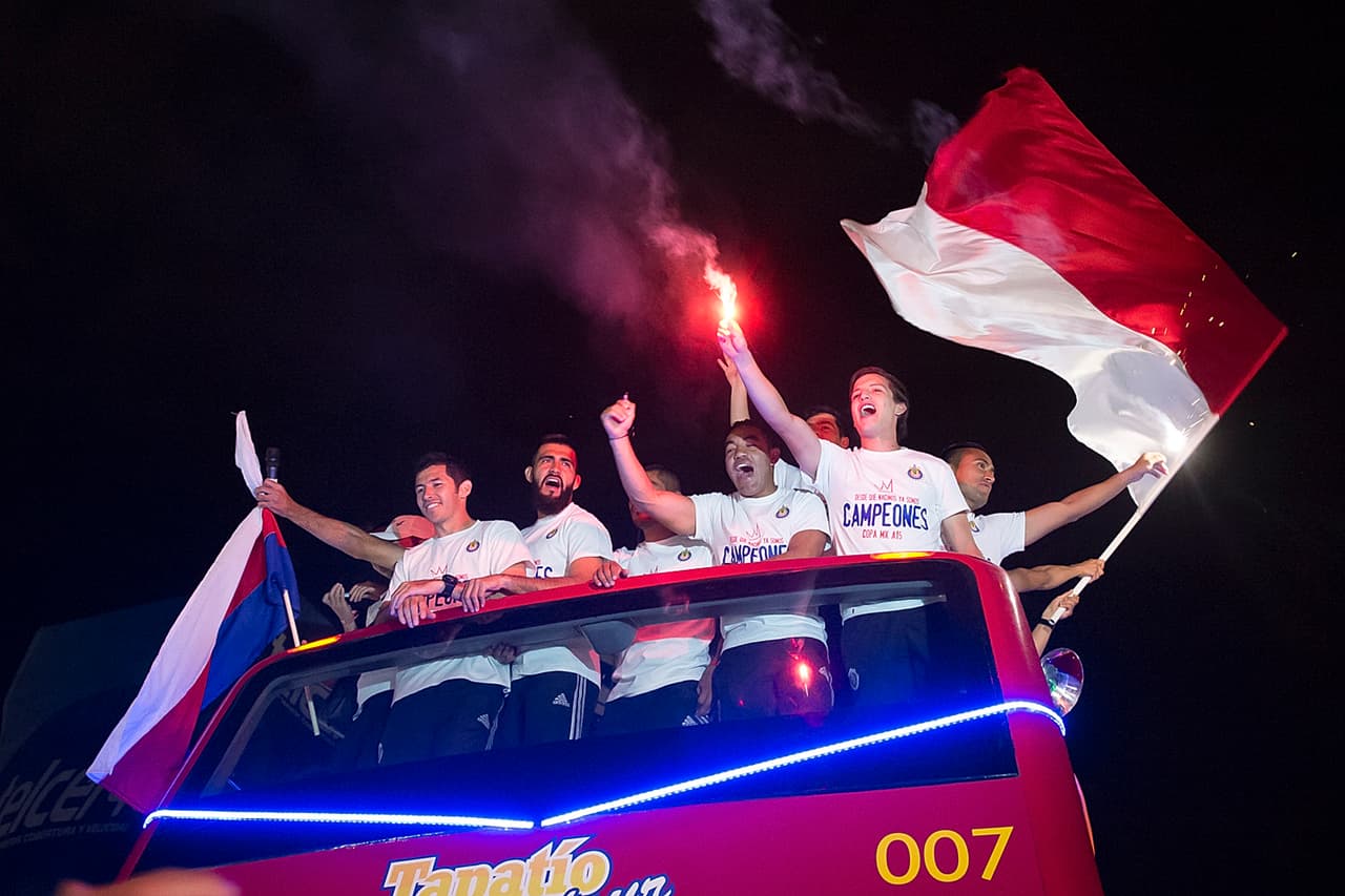 Chivas festejó con su afición la obtención de la Copa MX