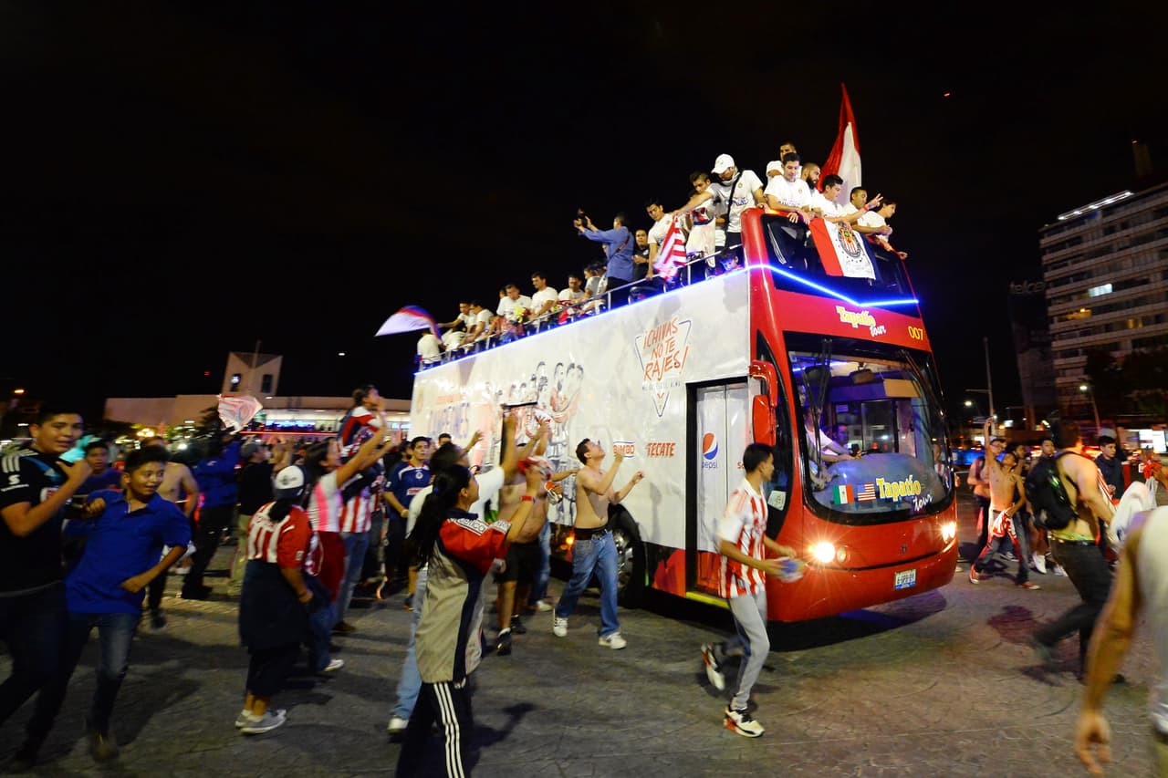 Chivas festejó con su afición la obtención de la Copa MX