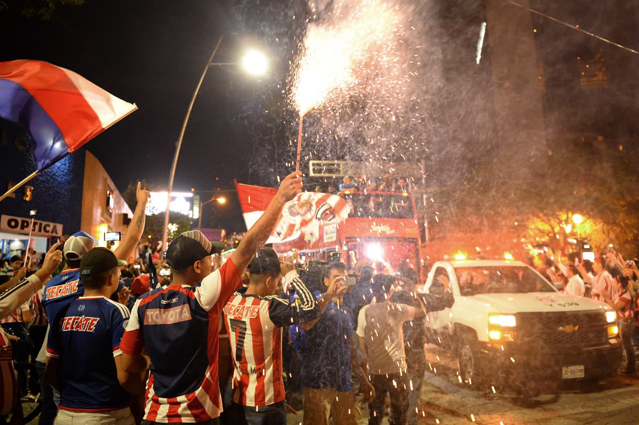 Chivas festejó con su afición la obtención de la Copa MX