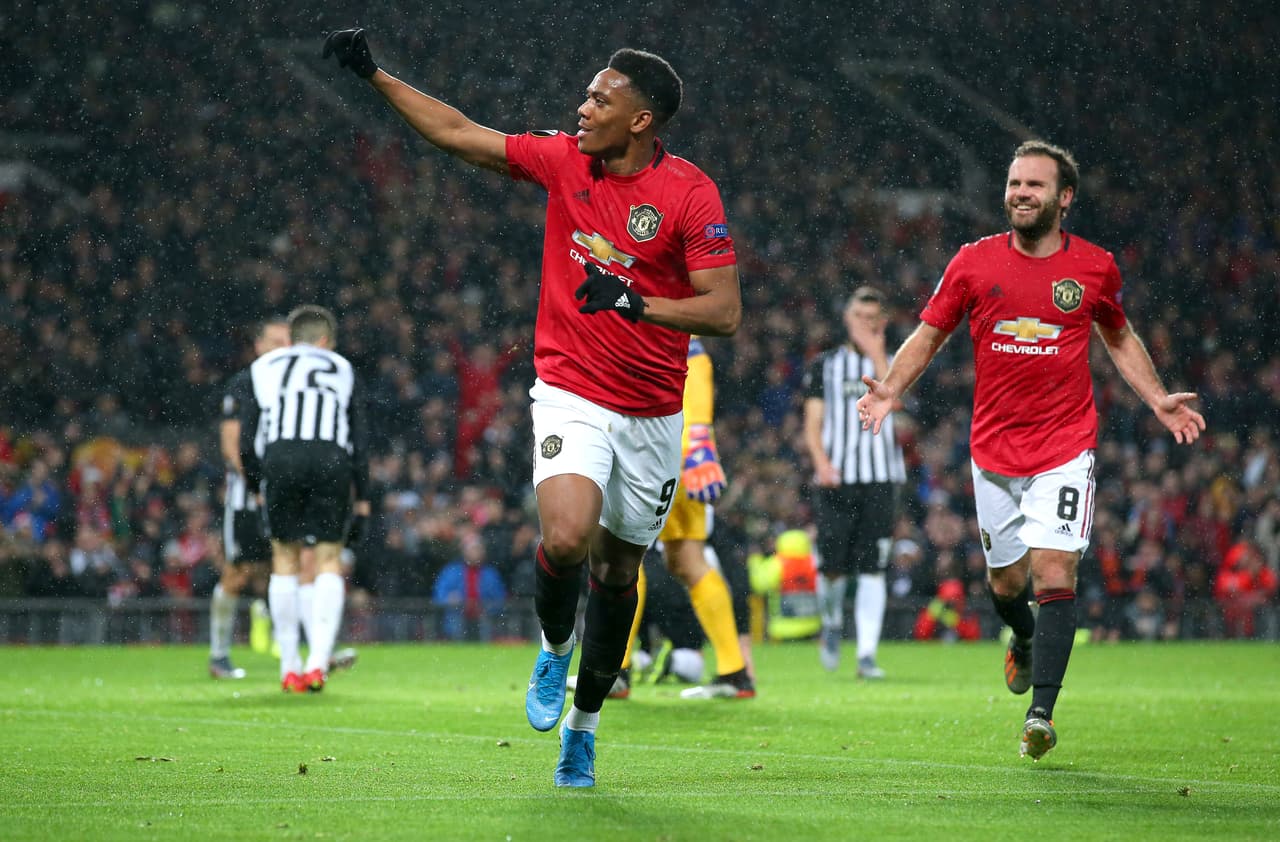 Grupo L: FC Astana 0-5 AZ; Manchester United 3-0 Partizan