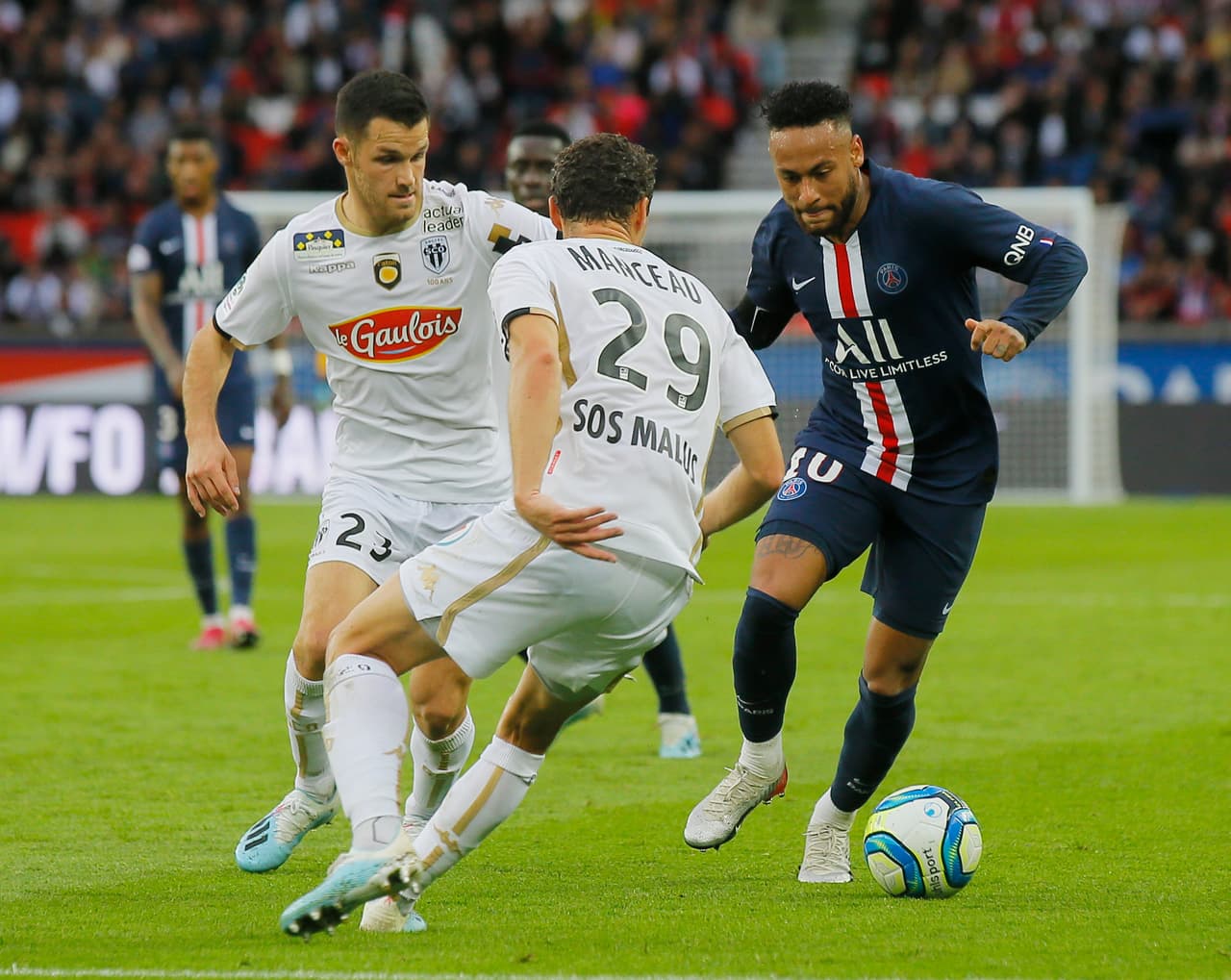 Es el cuarto gol de Neymar en esta temporada en la liga.