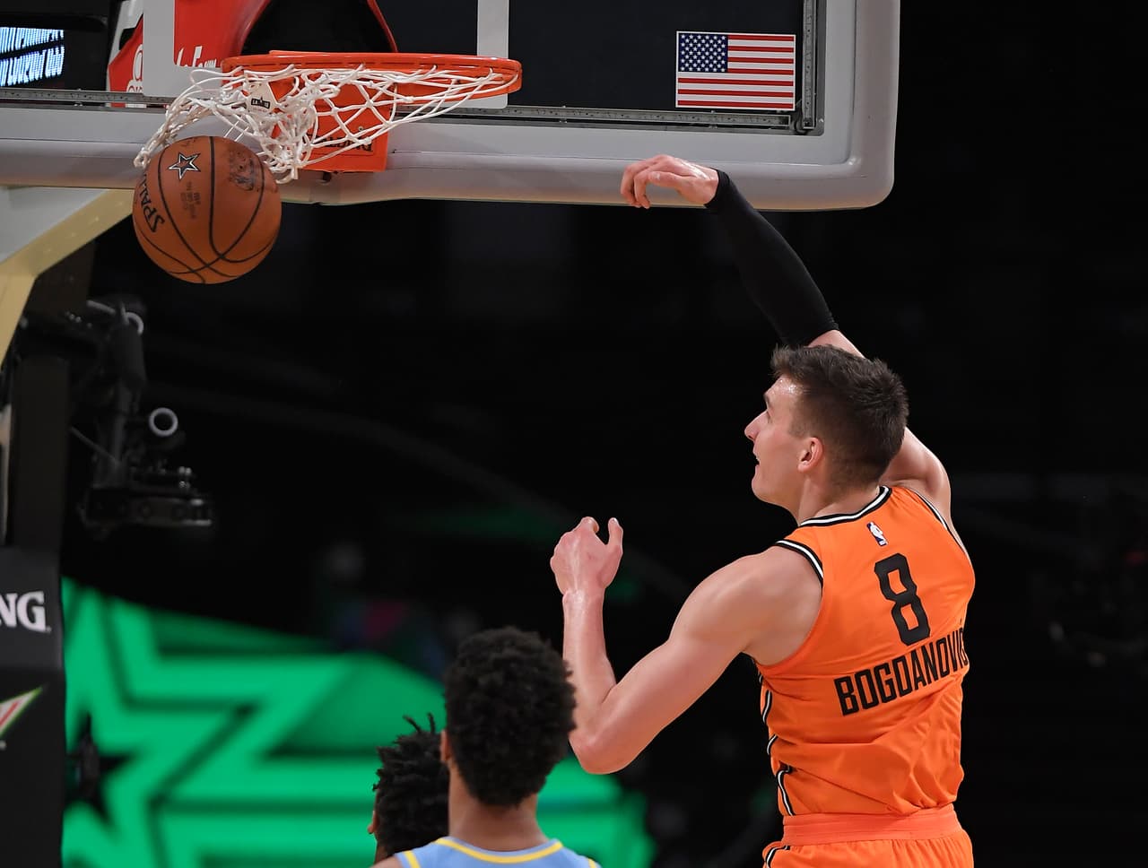 Ocho de los basquetbolistas del Resto del mundo registraron cifras de dos dígitos, incluidas 21 de Jamal Murray de Denver, el canadiense que fue el Jugador Más Valioso de este partido la campaña pasada.