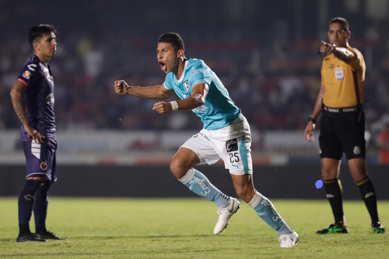 Sin embargo, llegó el primer gol del Querétaro, obra de Alexis Pérez al minuto 55 para el 2-1 parcial con ventaja aún para los Tiburones.