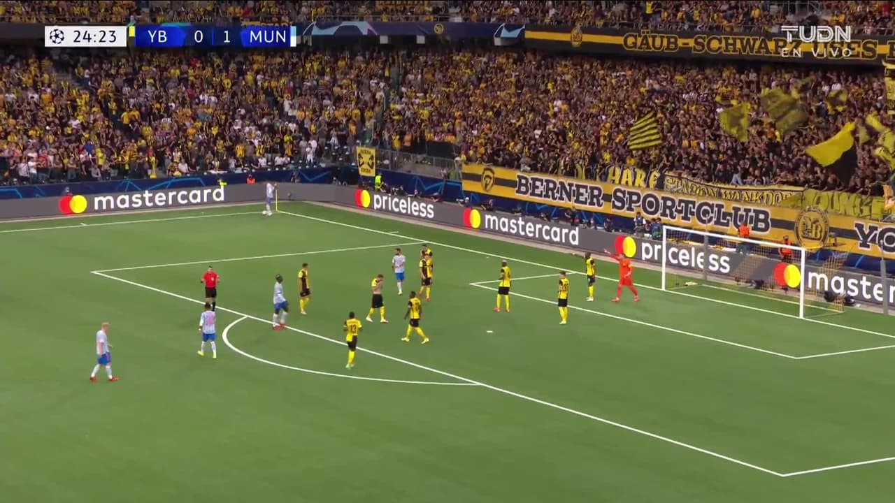 ¡TIRO ATAJADO! disparo por Cristiano Ronaldo.