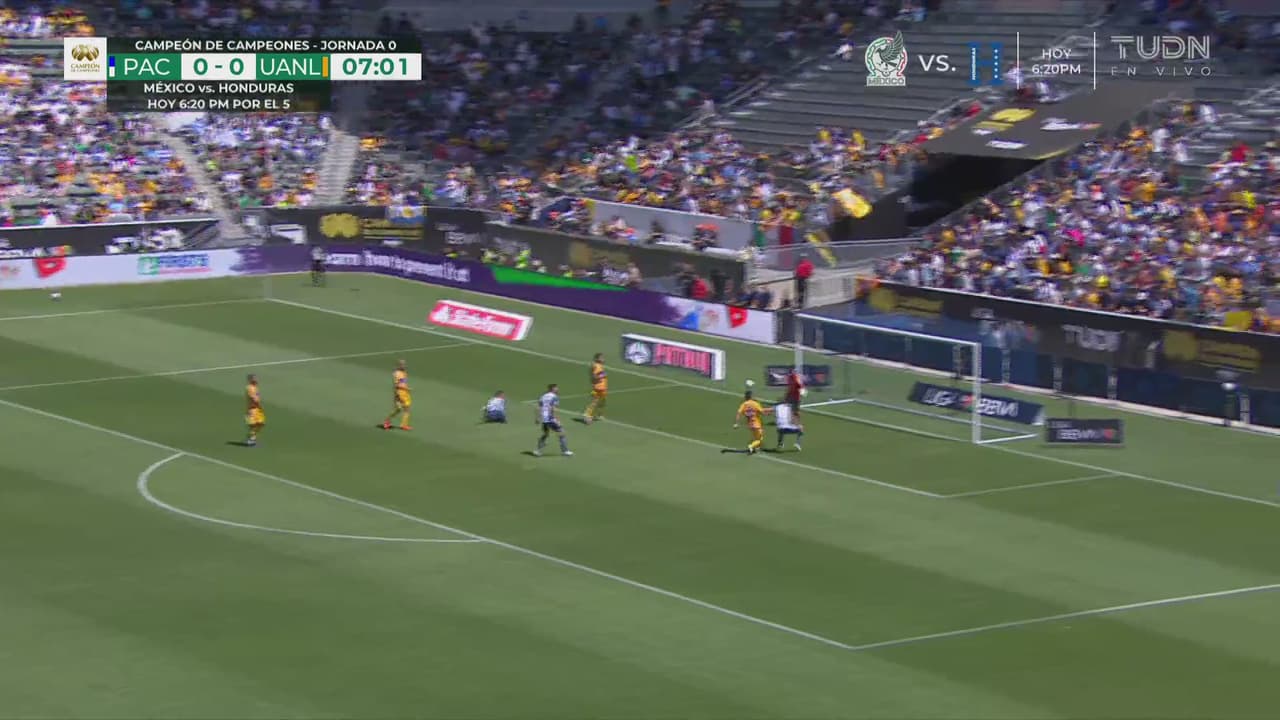 Pachuca toca la puerta, De la Rosa remata de cabeza apenas abierto