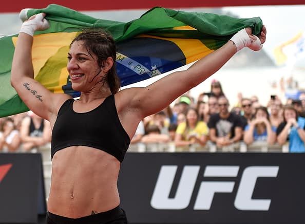 Correia ha tenido buenos desempeños y demuestra ser físicamente fuerte en todos los aspectos. No obstante, no ha lucido espectacular, y deberá ser así si quiere tener algún chance ante Rousey.