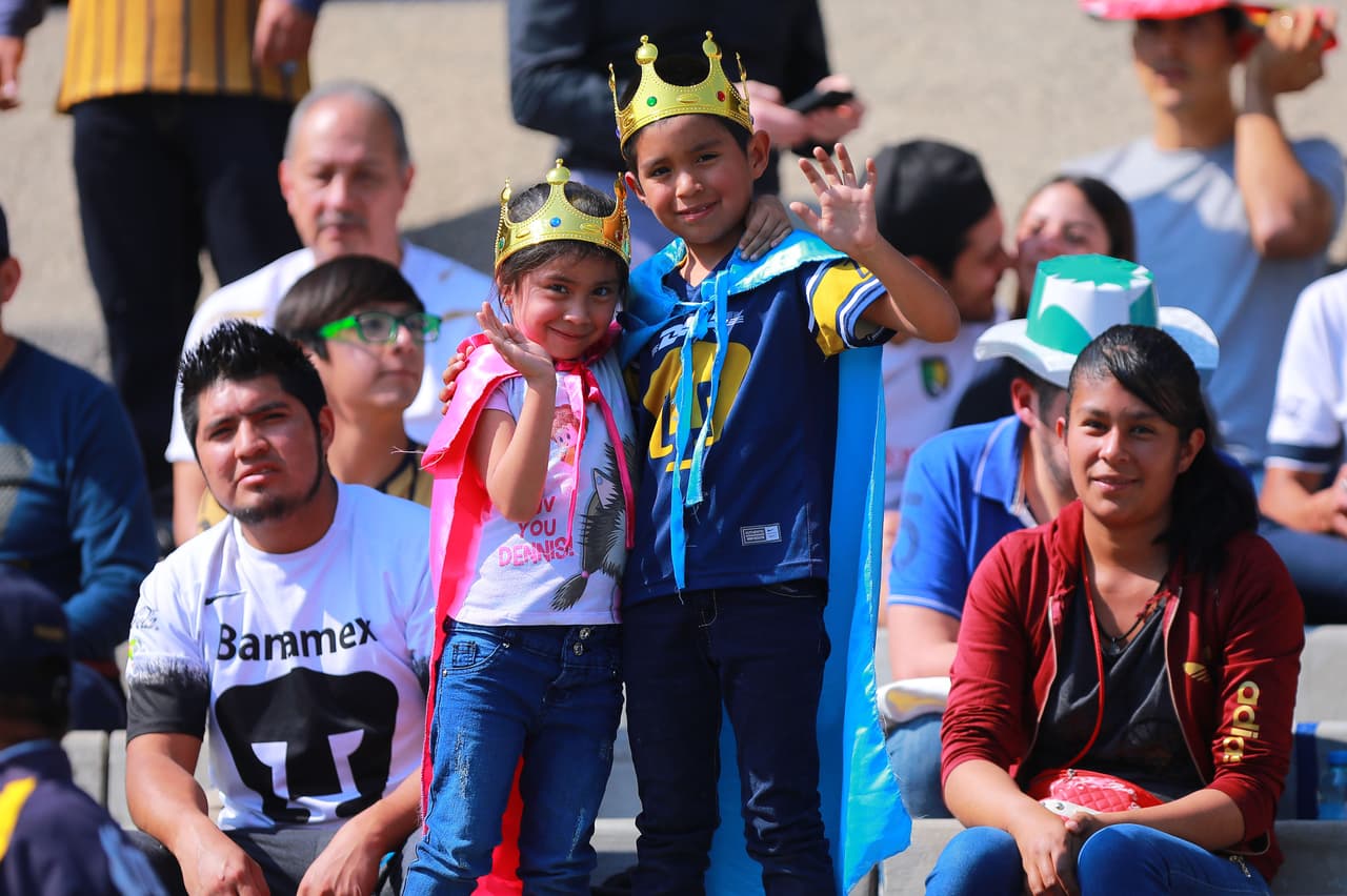 Los fanáticos le dieron un color diferente en las tribunas para el partido entre Pumas y Veracruz en el estadio Olímpico Universitario en la Jornada 1 del Clausura 2019 en la Liga MX.
