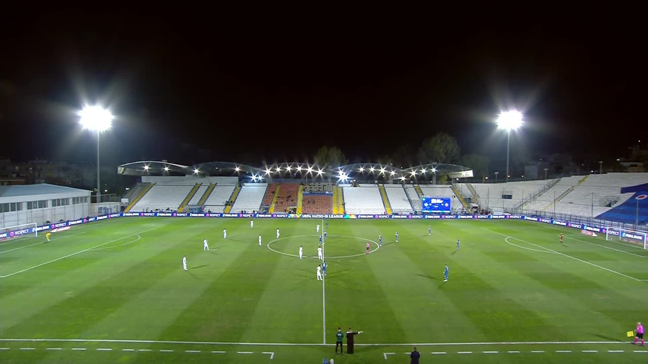 Arranca el partido y la pelota está en juego.
