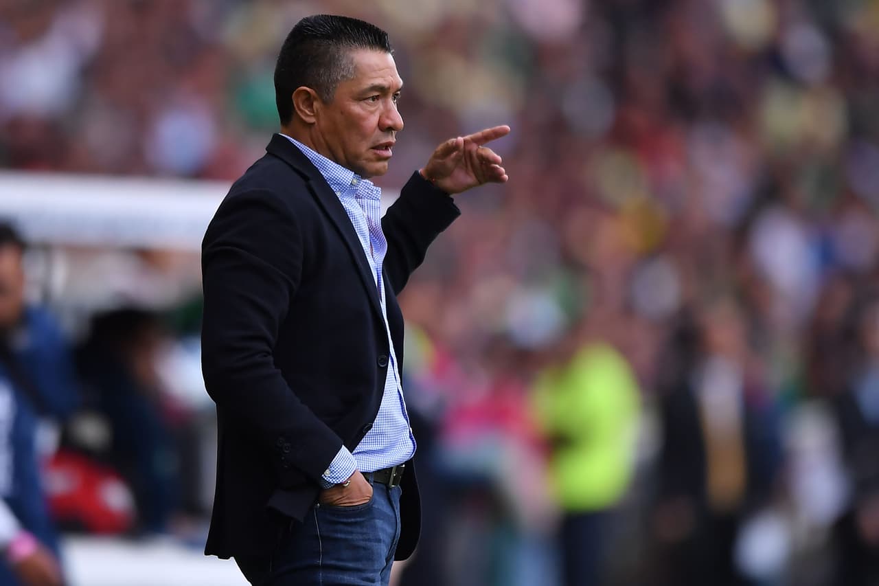 Ignacio Ambriz en el partido entre León y América