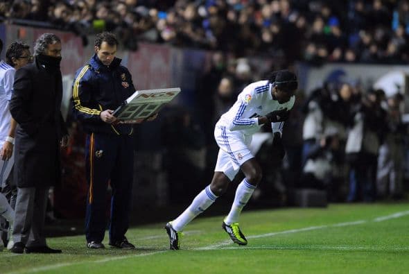 Mourinho mandó al campo a su reciente refuerzo, Emmanuel Adebayor, para intentar salvarse de una derrota inesperada.