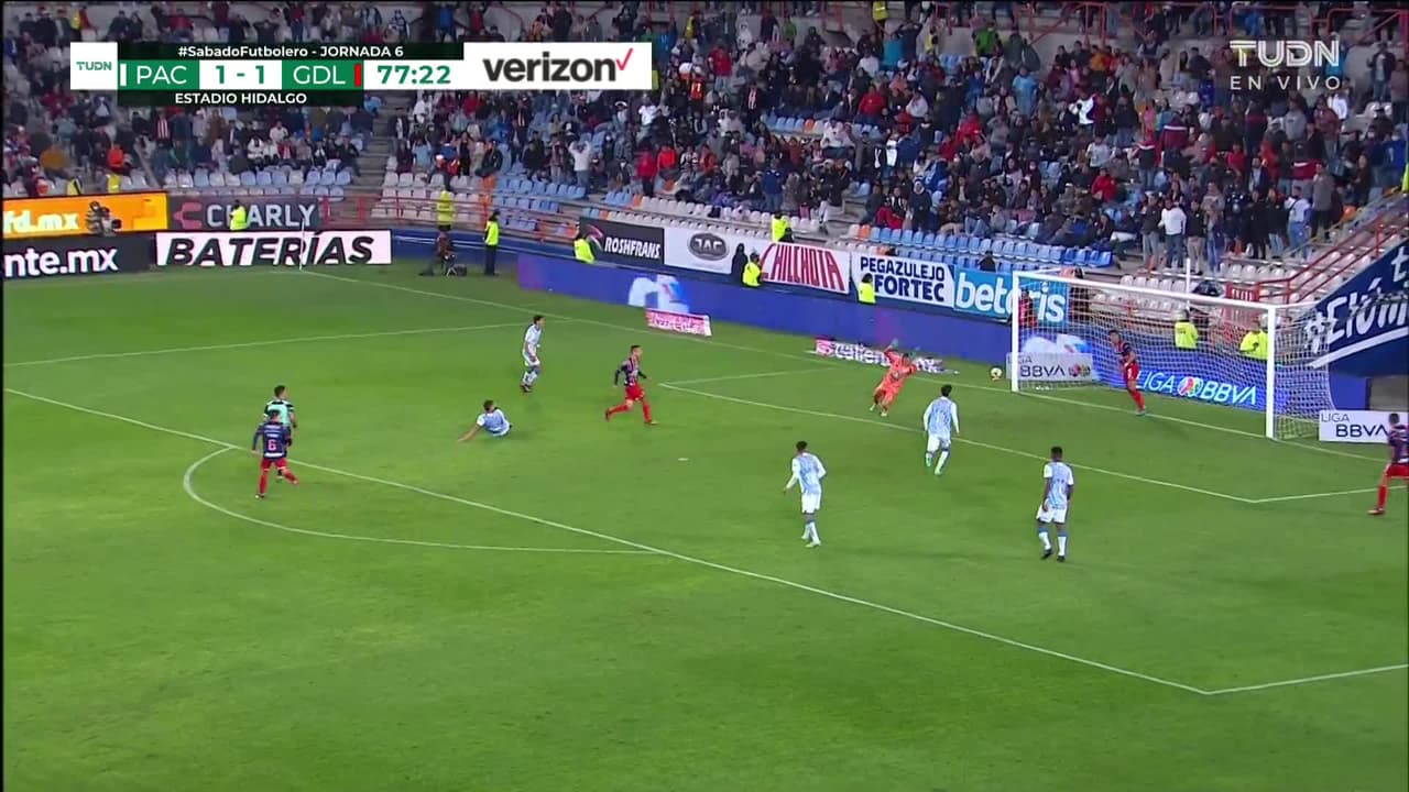 ¡TIRO ATAJADO! disparo por José González.