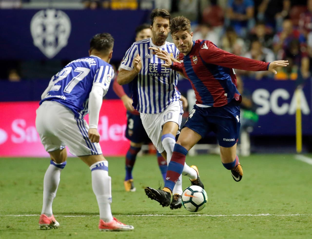 Salvo esa, no hubo más para la Real Sociedad que sufrió el dominio del equipo valenciano.