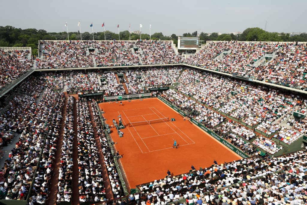 La cancha central del Roland Garros, la Philippe Chatrier, lucía abarrotada en una soleada y espectacular tarde para albergar la final varonil de la edición 122 de este importante torneo.