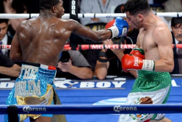 Adrien Broner derrotó a Carlos Molina por decisión unánime y volvió al camino del triunfo.