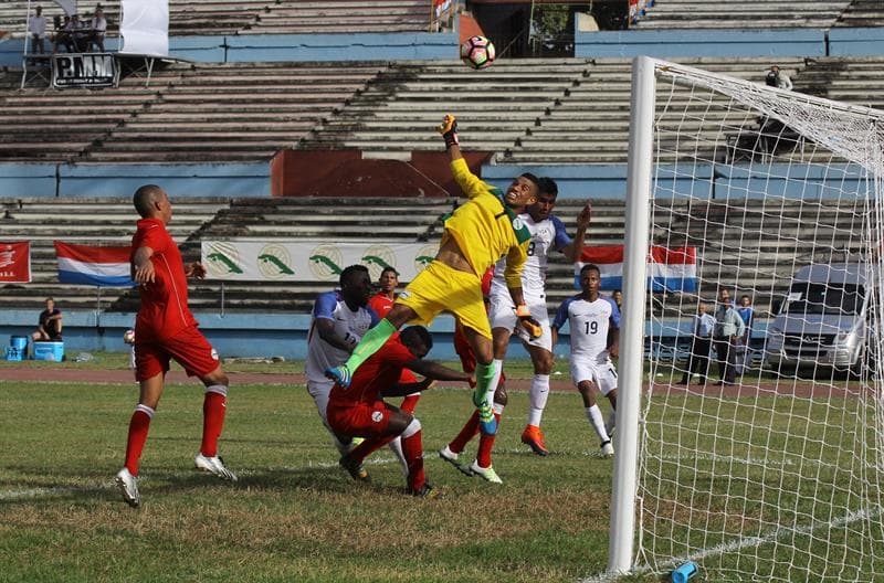 A pesar de la entrega de los cubanos, que buscaban un triunfo ante su público, los visitantes anotaron el primer tanto por medio de Chris Wondolowski tras un rechace de Sandy Sánchez.